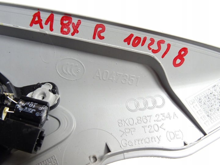 AUDI A1 8X LIFT BRODERIE PROTECTION MONTANTS DROIT AVANT HAUT-PARLEUR 8X0867234A