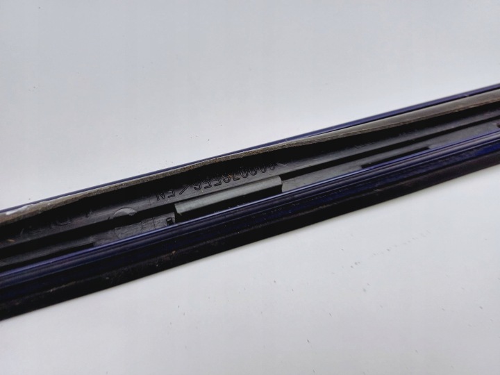 MOULURE VITRES DROIT AVANT OPEL VECTRA C UNIVERSEL 000076556 NR169