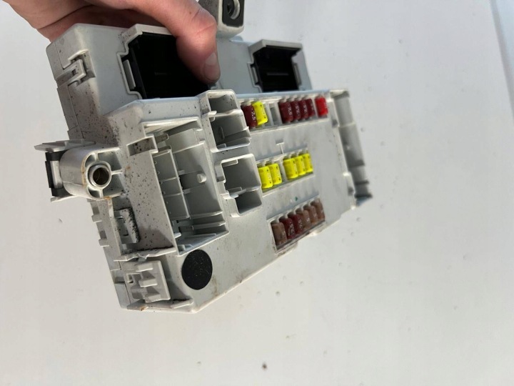 MODULE CONTRÔLEUR CONFORT BCM FIAT 500L 51940209 Y503441020107
