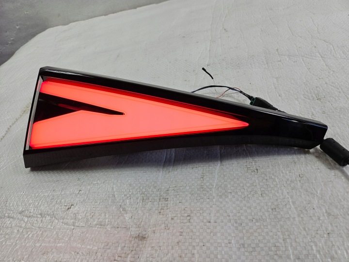 GAUCHE ARRIÈRE ARRIÈRE PHARE LED DANS COUVERCLE DE COFFRE KIA SPORTAGE V 5 92403R2000