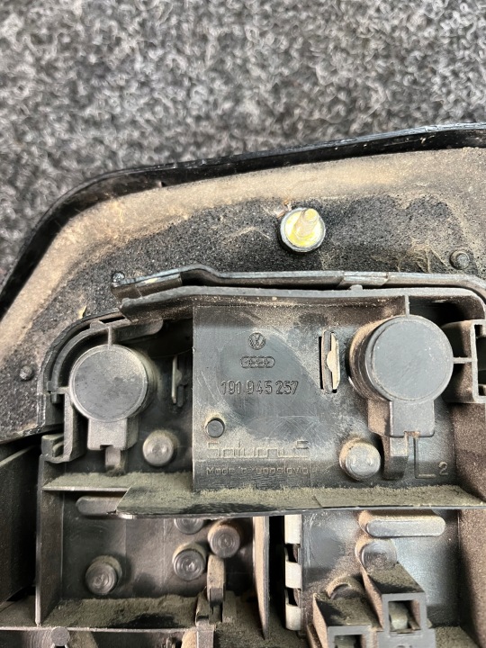 VW GOLF II PHARE GAUCHE ARRIÈRE 191945257