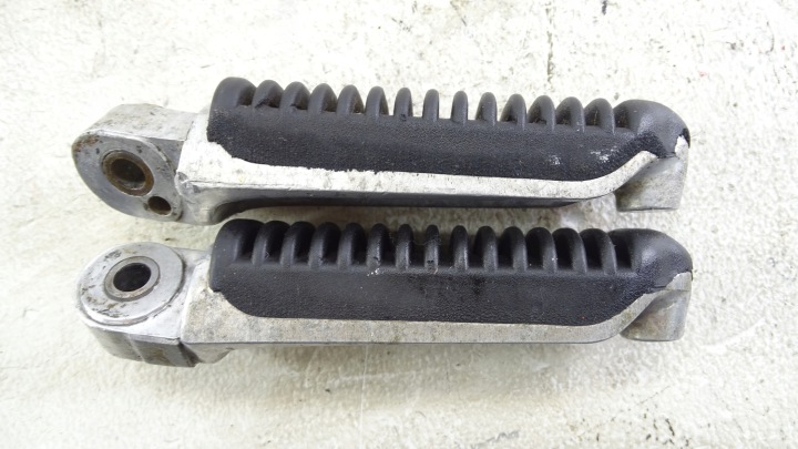 SUZUKI GSXF GSX-F 600 98-06 SETY PODNOZKI ARRIÈRE PASSAGER