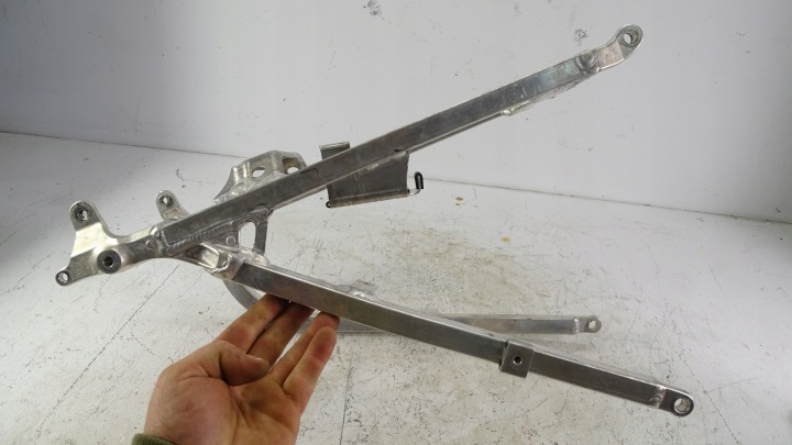 S99 HONDA CRF 450 X 250 QUEUE CHÂSSIS ARRIÈRE PLASTIQUE FIXATION