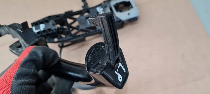 Q3 83A POIGNÉE PORTES KEYLESS GAUCHE GAUCHE AVANT CHÂSSIS LY9T 5G0837205Q