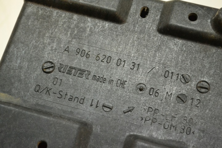 MERCEDES SPRINTER W906 906 CRAFTER I PROTECTION CHÂSSIS BATTERIE A9066200131