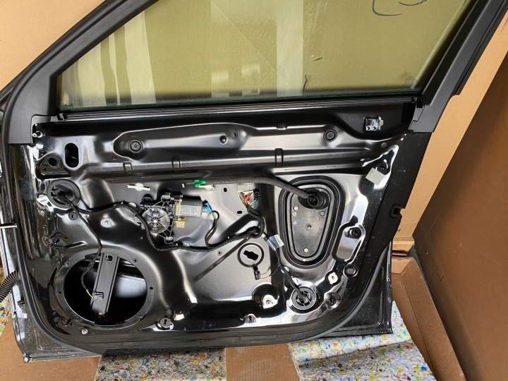 PORTES DROIT DROIT AVANT AUDI A4 8W5 B9 LY9T AUDI A4 8W B9 BERLINE PORTES DROIT ARRIÈRE LY9T