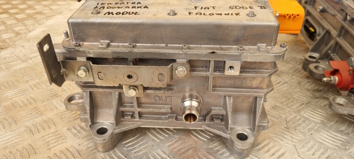 FIAT 500 500E ELEKTRYK FALOWNIK INWERTER CHARGEUR P46351606 2019-2024