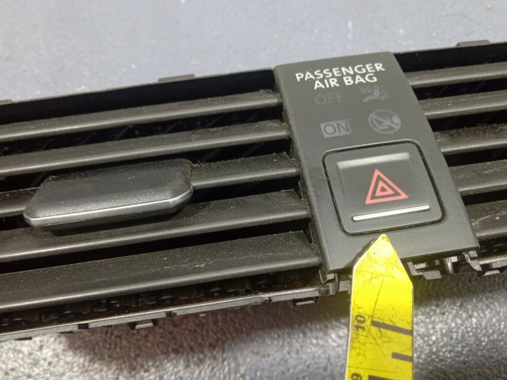 VW JETTA VI 5C6 GRILLES CONDUIT D'AIR AIR CENTRALE AVANT 5C7819728