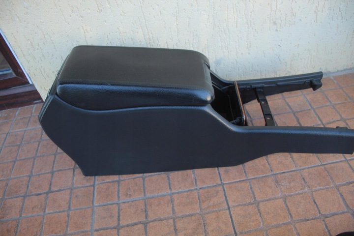 ACCOUDOIR CUIR MERCEDES W210