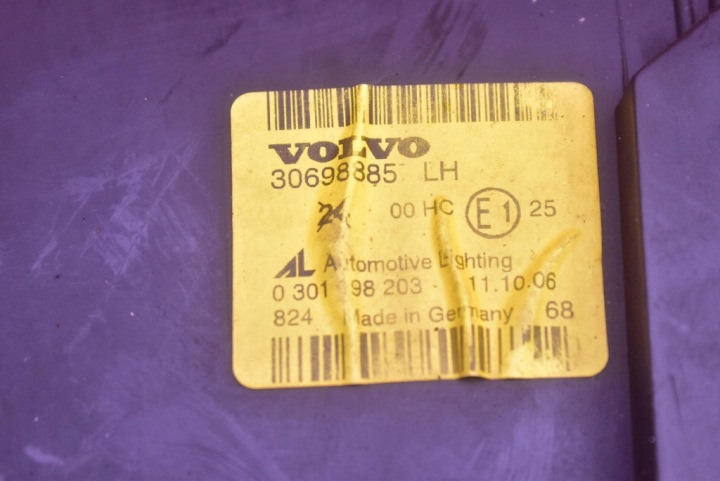 PROJECTEUR GAUCHE PHARE AVANT LENTILLE EUROPE 0301198203 VOLVO V50 03-11