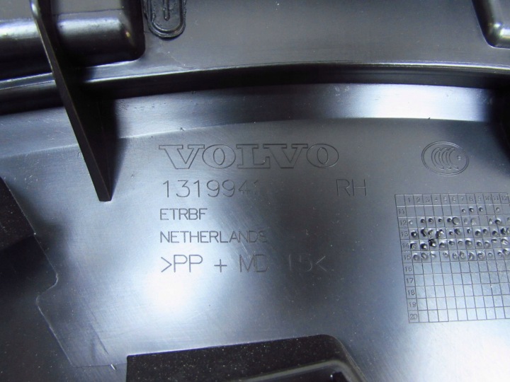 VOLVO V40 II 12-19 GARNITURE COLLECTEUR CUIR CLAIR PORTES ARRIÈRE DROIT 39841322