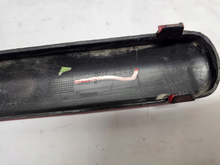VOLKSWAGEN POLO III 6N MOULURE PARE-CHOCS DROITE ARRIÈRE ARRIÈRE 6N0807424A