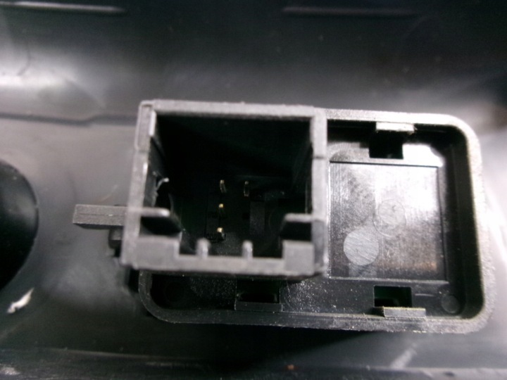 CITROEN C2 VTR CONSOLE TUNNEL BOUTONS COMMUTATEURS VITRE 9637999777