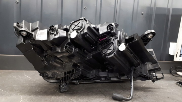 5LB941015G PROJECTEUR GAUCHE AVANT SKODA ENYAQ