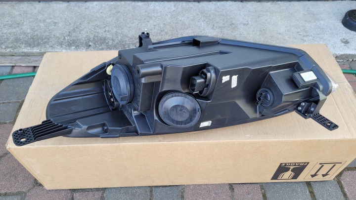 PHARE DROITE AVANT AVANT FORD FIESTA MK8 PROJECTEUR DROIT LENTILLE FIESTA