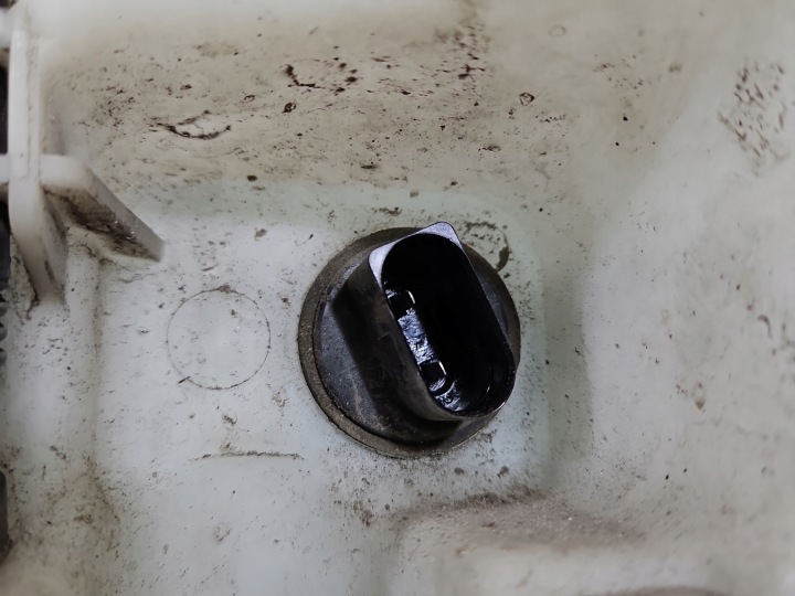 RÉSERVOIR RÉSERVOIR LIQUIDE LAVE-GLACE VW PASSAT B8