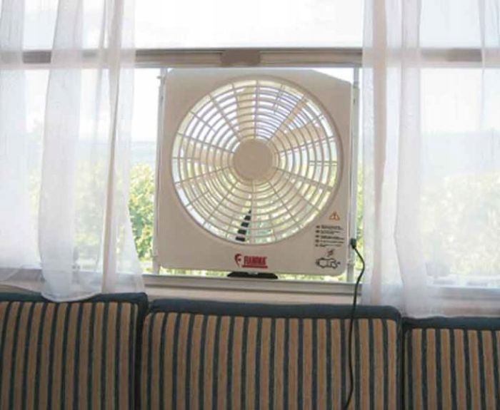 VENTILATEUR VITRES DE TOIT 12V DANS KAMPERACH FIAMMA