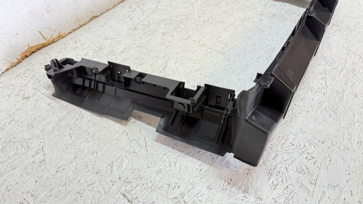 MERCEDES EQB X243 GUIDE D'AIR A2475051400
