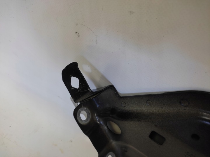 SUPPORT GARDE-BOUE GAUCHE AVANT AUDI E-TRON 4KE821149