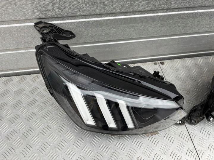 PEUGEOT 208 II E-208 PHARE AVANT GAUCHE DROITE GT LED EUROPE 9823194180 9823193480