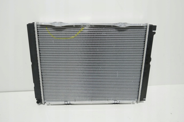 HELLA RADIATEUR EAU MERCEDES 190 W201 1,8 2,0 2,3