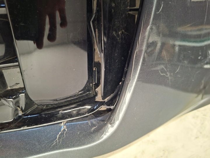 PARE-CHOCS AVANT AVANT DROIT NAROZNIKA AUDI RS3 8Y0807438