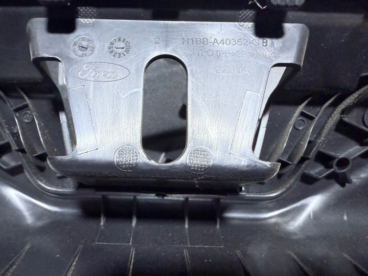 FORD FIESTA MK8 PROTECTION COURROIE ARRIÈRE COUVERCLES DE COFFRE CHÂSSIS