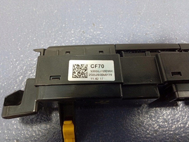 KIA XCEED I LIFT 22- COMMUTATEUR FEUX D'URGENCE 41W360-1110