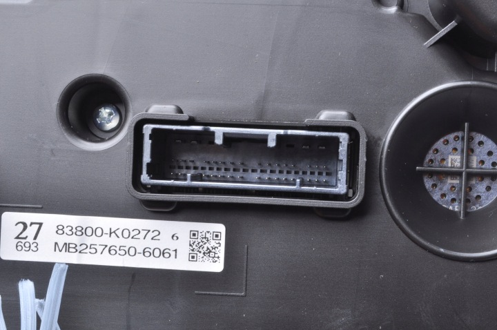 TOYOTA YARIS IV 1.5 HYBRIDE COMPTEUR TABLEAU DE BORD ANGLAIS 83800-K0272