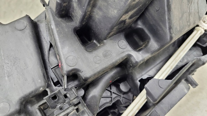 MERCEDES E CLASSE 213 W213 PROJECTEUR PHARE DROITE AVANT AVANT 2139068808