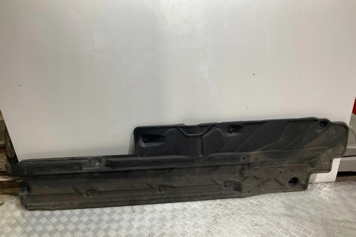 DROITE PROTECTION CHÂSSIS MERCEDES-BENZ C (W204) A2046807708 2.1L DIESEL 2013
