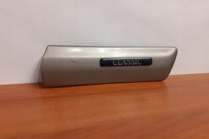 MOULURE AVANT DROIT GARDE-BOUE AUDI 100 (5000) 5910 1999