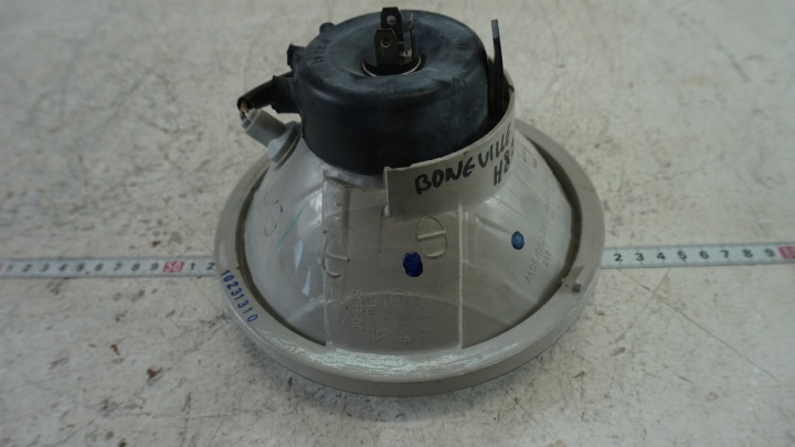 H839 TRIUMPH BONNEVILLE THRUXTON T100 PHARE PROJECTEUR AVANT T2701011