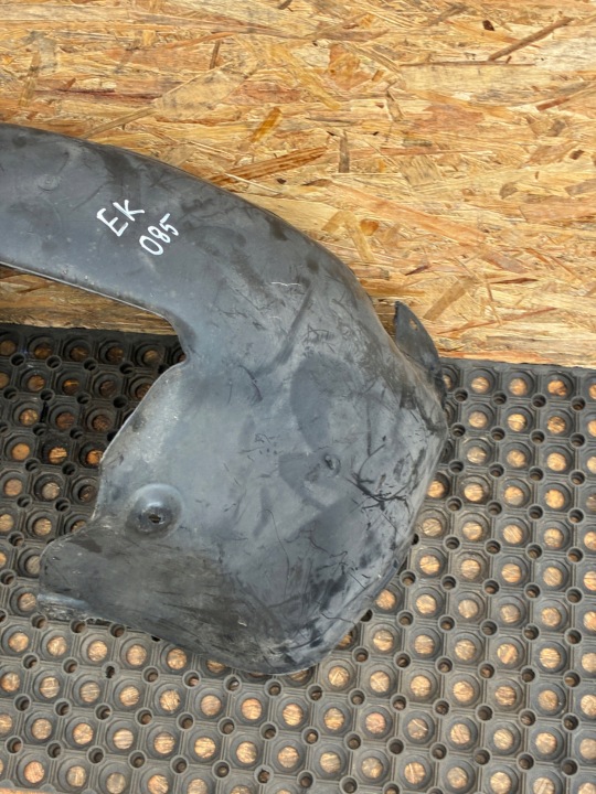 VW GOLF V 5 PLANCHER SOUS MOTEUR PASSAGE DE ROUE ENSEMBLE 1K0825237J