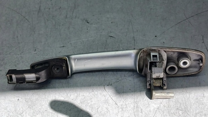 POIGNÉE GAUCHE ARRIÈRE MAZDA 6 GG 2.0B 03R BERLINE