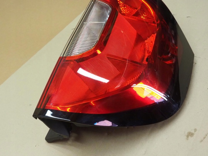 MERCEDES CITAN II 2 W420 PHARE GAUCHE ARRIÈRE GAUCHE ARRIÈRE A4209061100