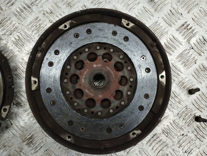 VOLKSWAGEN PASSAT B5 1997 EMBRAYAGE ENSEMBLE