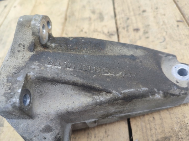 POIGNÉE SUPPORT FIXATION MOTEUR MERCEDES W203 W204 1.8 A2712231904