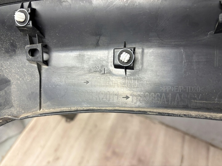 TOYOTA YARIS CROSS MOULURE GARDE-BOUE GAUCHE ARRIÈRE 75652-K2011 75606-K2011