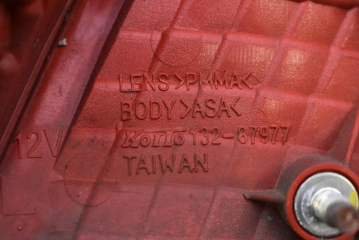 PHARE GAUCHE ARRIÈRE ARRIÈRE 132-87977 MITSUBISHI LANCER 8 VIII 5D HAYON 07-16