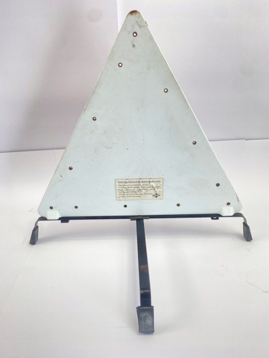TRIANGLE DE SIGNALISATION MERCEDES W124 W126 W201 W123 R129 K23616