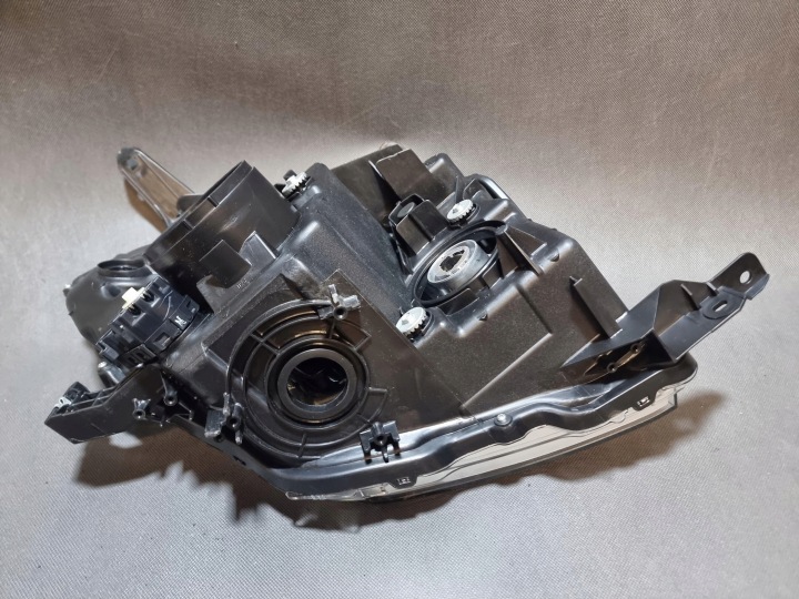 MITSUBISHI PAJERO IV 06- PHARE GAUCHE ORDINAIRE SOCZEWK