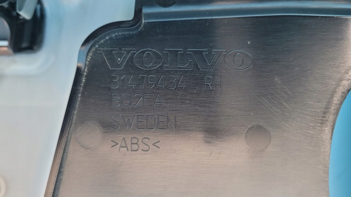 VOLVO XC60 II 21R PROTECTION MONTANTS B DROITE 31479434