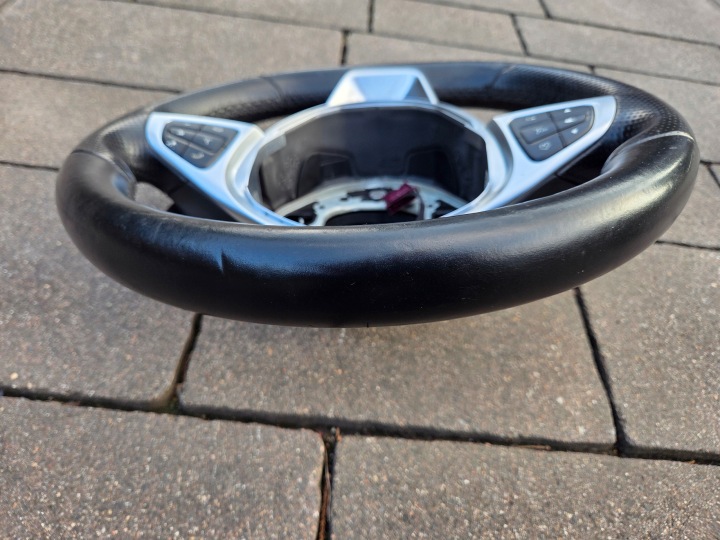 MERCEDES C-KLASA W205 AMG VOLANT CUIR MULTIFONCTION PALETTES A0004603803