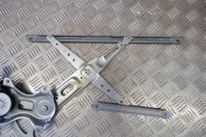 ÉLÉVATEUR VITRES DROITS AVANT PORTES TOYOTA PRIUS (_W5_) 8571047140 1.8L