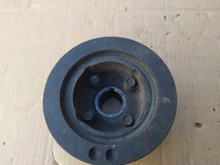 ISUZU TROOPER 2,2D KOLO POULIE 87-