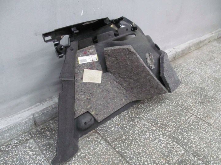 VOLVO C30 GARNITURE COLLECTEUR COUVERCLES DE COFFRE ARRIÈRE GAUCHE 36151063 06-13