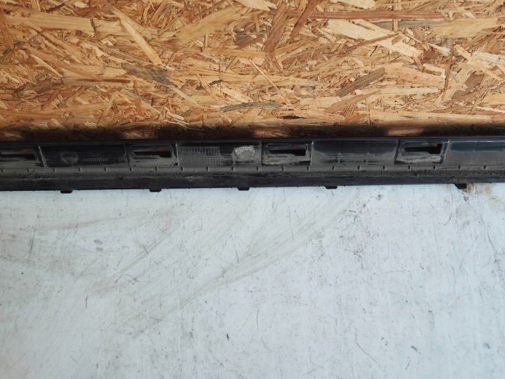 REVÊTEMENT SEUIL DROITE SKODA FABIA IV 4 6VA MONTE CARLO 6VA853544