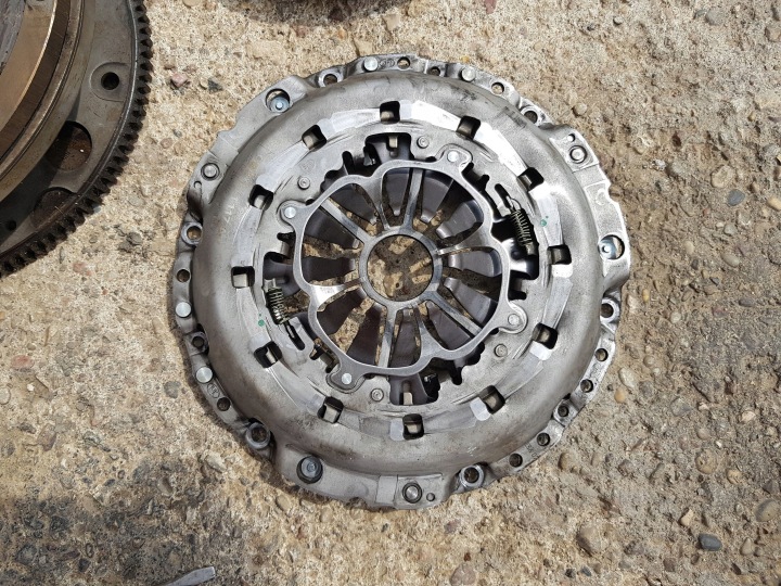 AUDI A5 8T 8F 2010 EMBRAYAGE ENSEMBLE