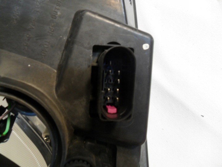 PHARE DROIT AVANT PROJECTEUR AV11-13W029-CD LENTILLE LED FORD B-MAX